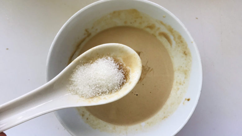 麻酱凉面,半勺白糖;