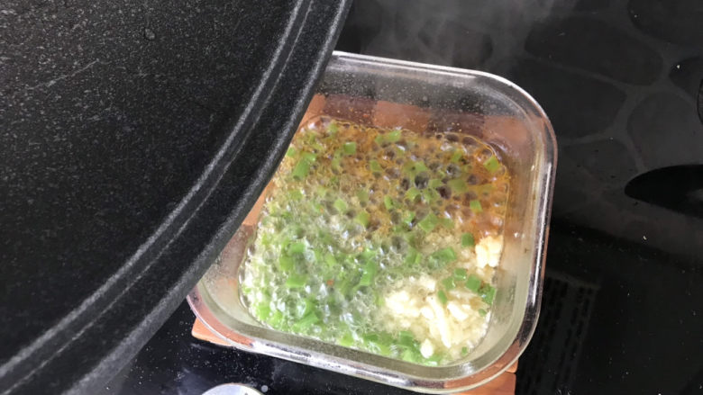 麻酱凉面,油泼的瞬间,这香味儿馋哭隔壁小孩儿;