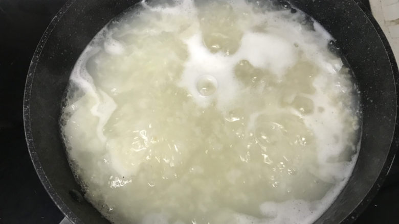 山药枸杞粥,小火炖煮20-30分钟;