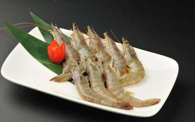 荷兰豆炒虾仁,<a style='color:red;display:inline-block;' href='/shicai/ 294'>海虾</a>比较鲜,也要洗干净。