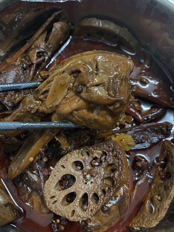 麻辣鸭头,上次做的拍的照片,还加了莲藕