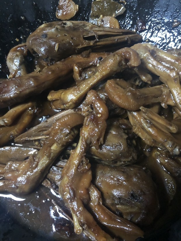 麻辣鸭头,还可以加鸭爪,莲藕之类的,量少点菜品多一点,这样什么都能吃了,太幸福了