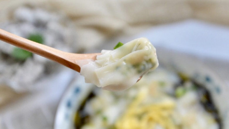 三鲜小馄饨,皮很滑,好吃