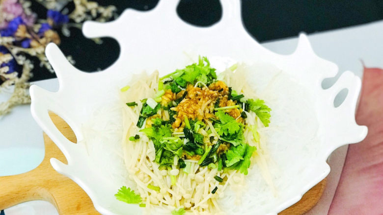 蒜蓉粉丝蒸金针菇,非常清爽适宜的凉拌菜