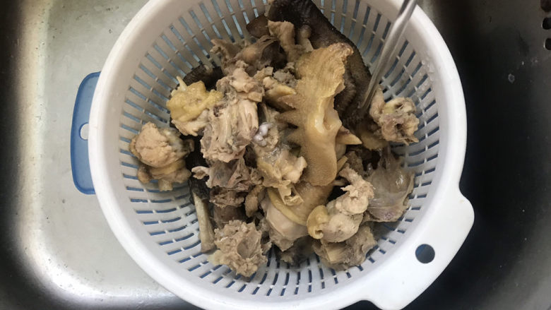 农家炖土公鸡🐓,再洗干净,洗去血末