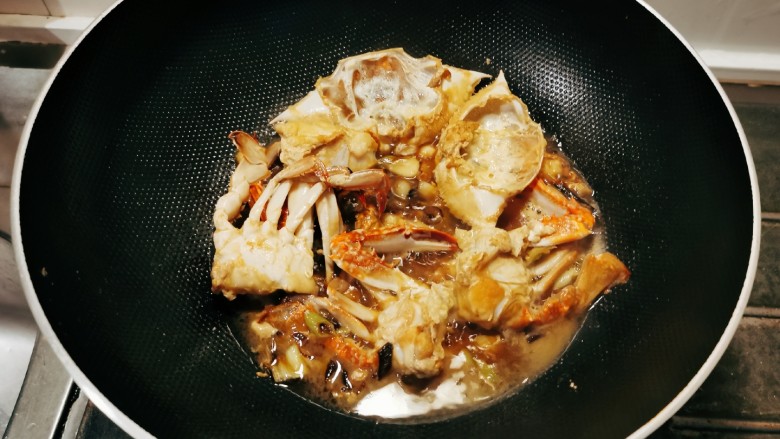 红烧梭子蟹,煮沸