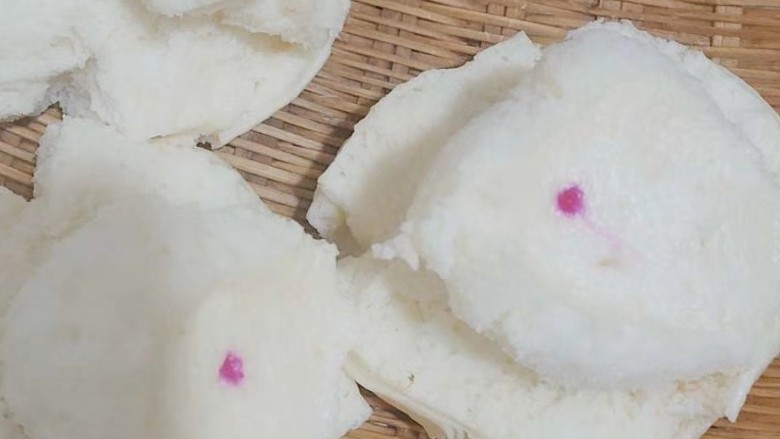 蜂蜜馒头,准备<a style='color:red;display:inline-block;' href='/shicai/ 504'>馒头</a>  也是我们自家提前蒸好的👌