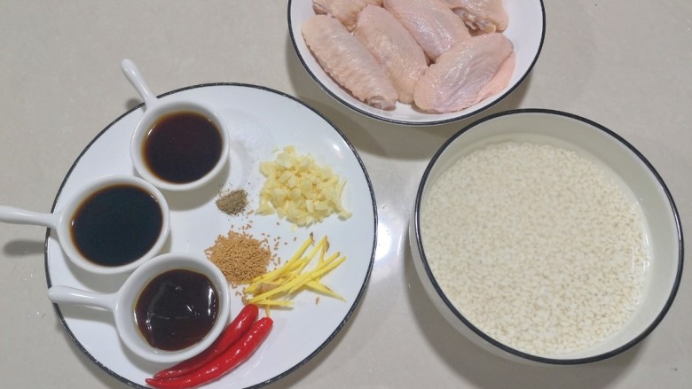 糯米蒸鸡翅,准备好以上食材,<a style='color:red;display:inline-block;' href='/shicai/ 498'>糯米</a>提前泡三个小时