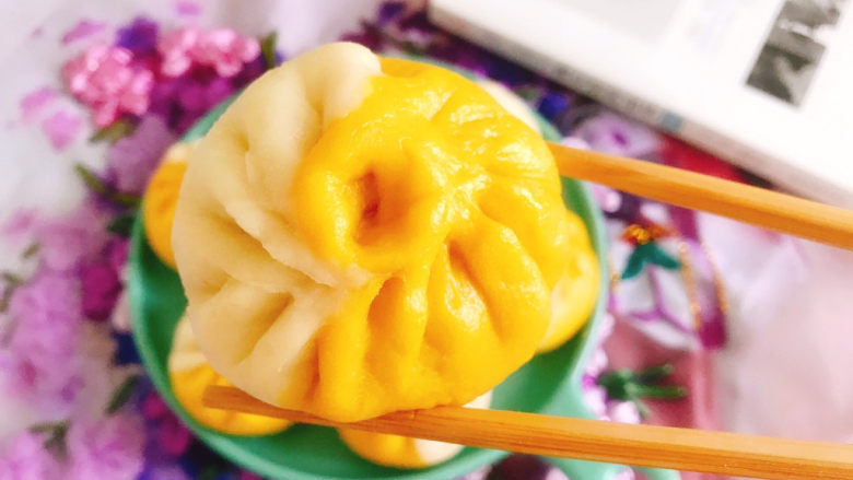 双色豆沙包,近看,很漂亮的包子