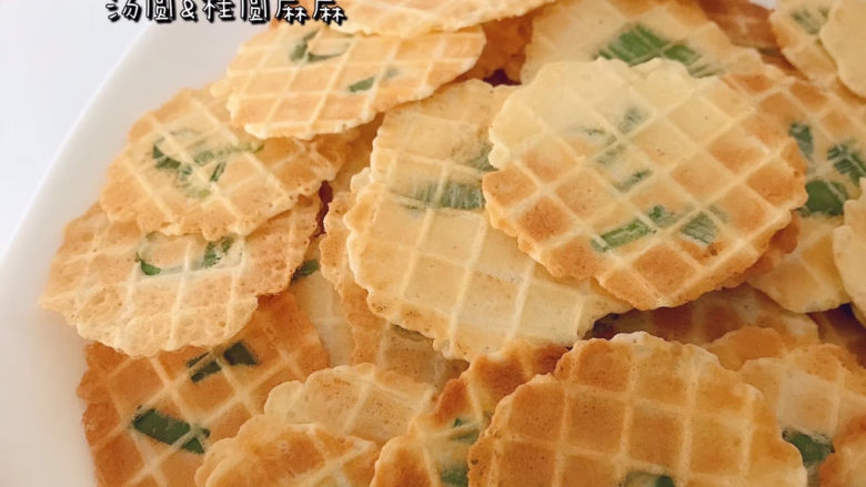 葱香薄脆,煎至金黄即可