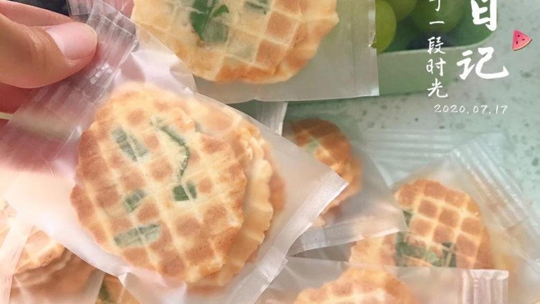 葱香薄脆,凉透装入零食带封口就可以啦