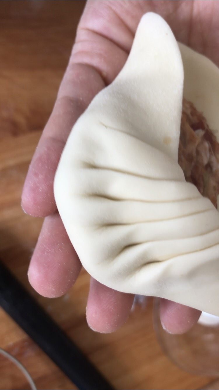 一口汤汁两口肉馅~有灵魂的灌汤包,十八个褶子是必须滴😂😂
