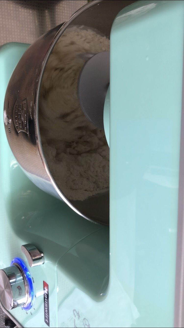 一口汤汁两口肉馅~有灵魂的灌汤包,厨师机搅打十分钟