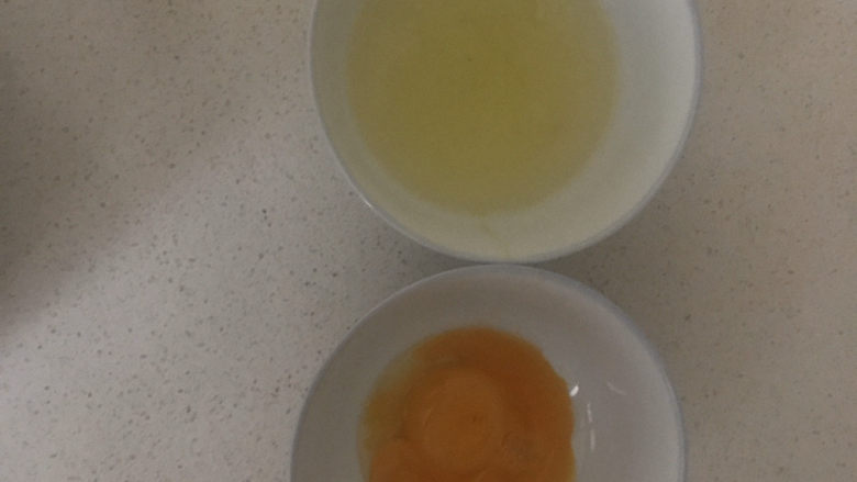 牛奶冰淇淋,分离鸡蛋,我们只要蛋黄