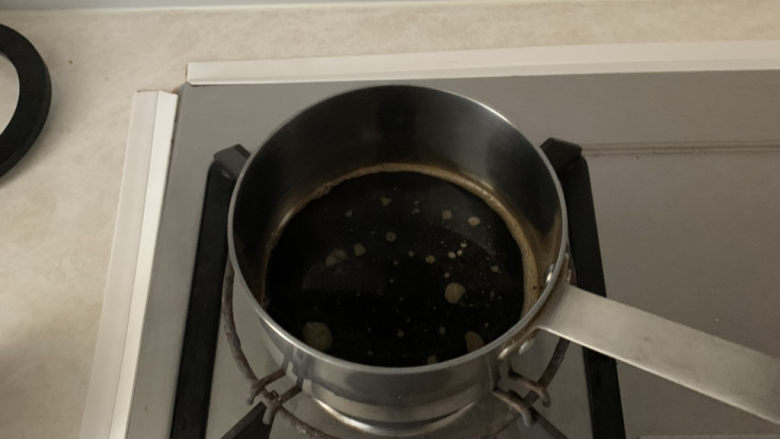 红糖花卷,煮到红糖完全融化,关火,凉凉