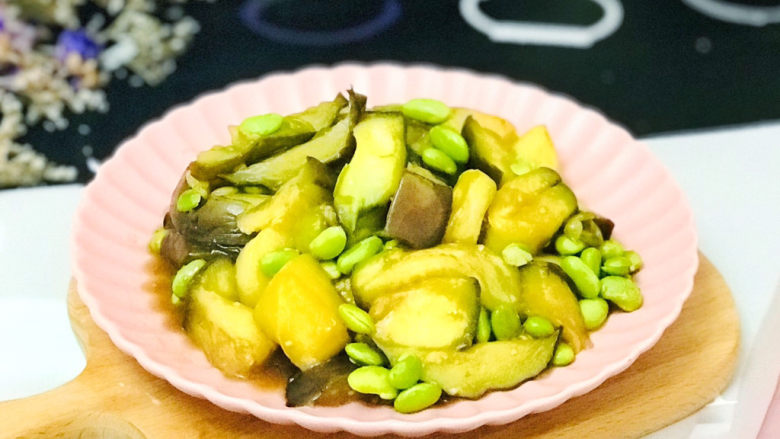 毛豆烧茄子,一道美味的家常菜,毛豆炒茄子就做好了