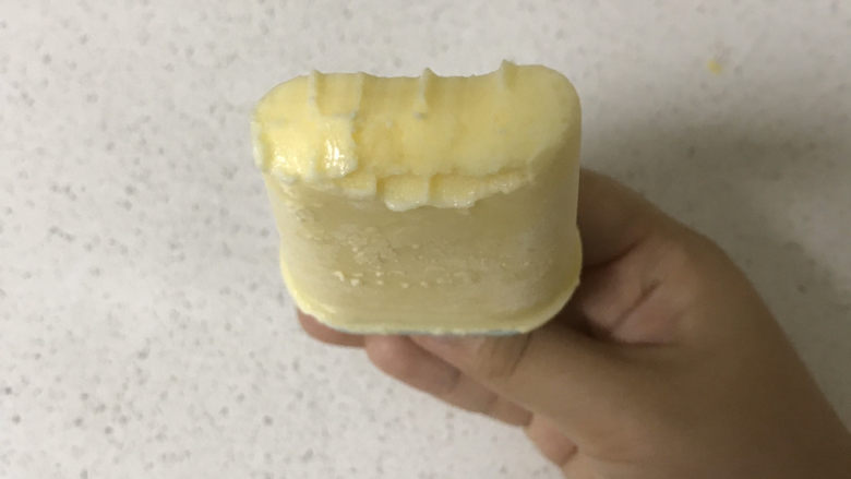 牛奶冰淇淋,一点冰也没有,特别好吃,一点也不比外面卖的差