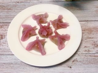 蝴蝶造型蒸饺