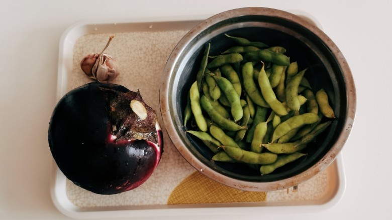 毛豆烧茄子,食材准备好