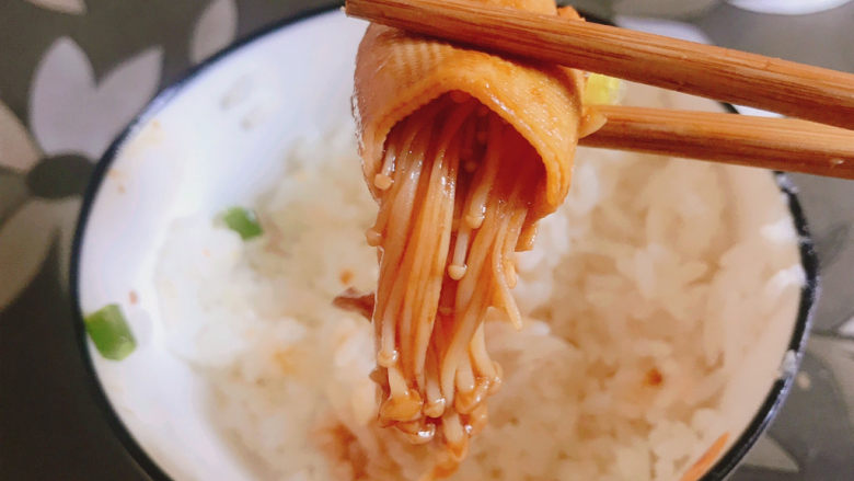 豆皮金针菇卷,香辣下饭,超级好吃😋