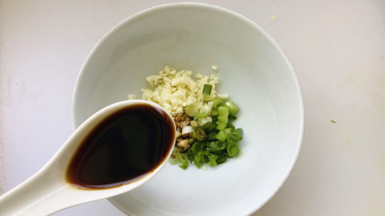 毛豆烧茄子,加3勺<a style='color:red;display:inline-block;' href='/shicai/ 788'>生抽</a>;