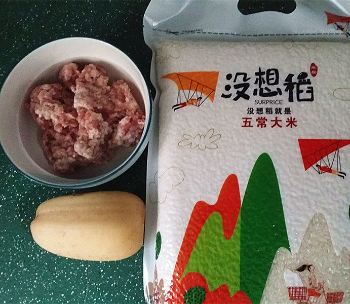 莲藕肉丸,备好食材