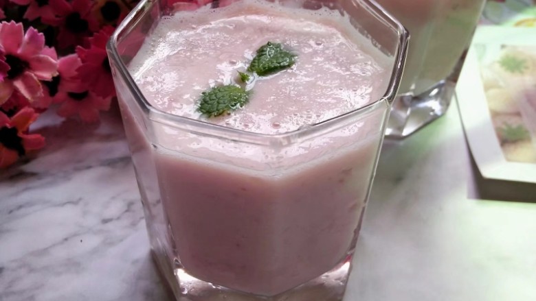 水蜜桃酸奶杯,放冰箱冰镇一下,口感更佳哦