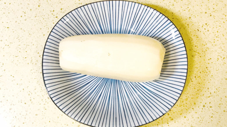 莲藕肉丸,再来处理一下<a style='color:red;display:inline-block;' href='/shicai/ 30'>莲藕</a>,洗净,去皮