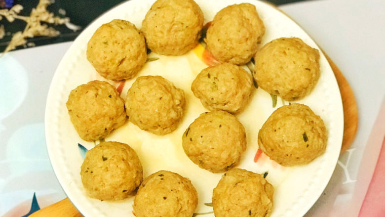 莲藕肉丸,可以直接食用,可以做汤,只要你喜欢喽