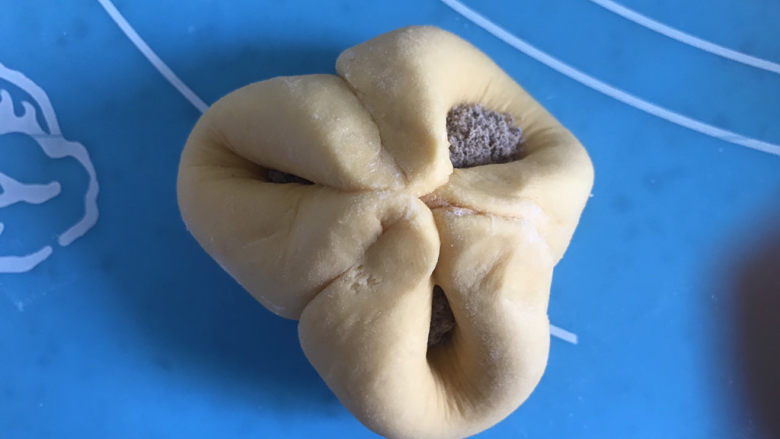 胡萝卜花糖包,三个角捏起来