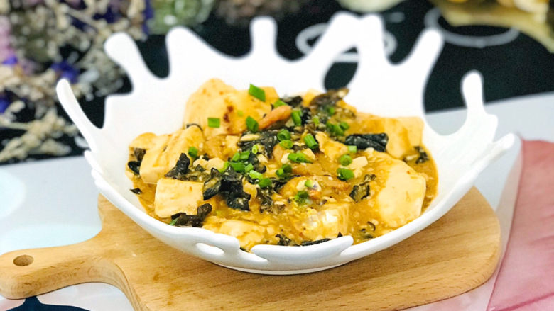 虾仁豆腐羹,加了咸蛋黄的豆腐羹,吃起来口感更佳