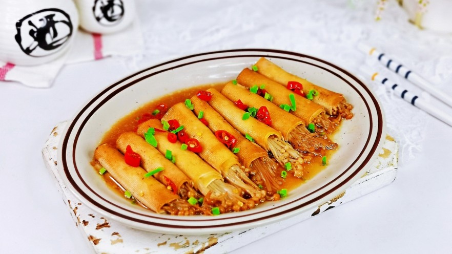 豆皮金针菇卷