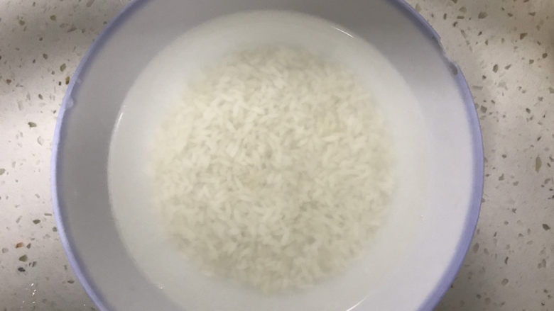 红糖糯米粥(补气血),浸泡4小时以上