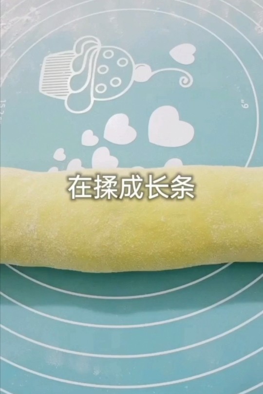 菠菜汁发面小饼,在揉成长条