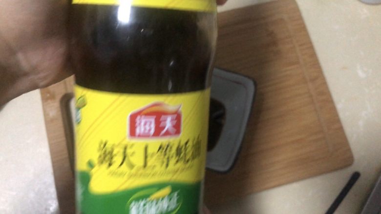 豆皮金针菇卷,蚝油一勺