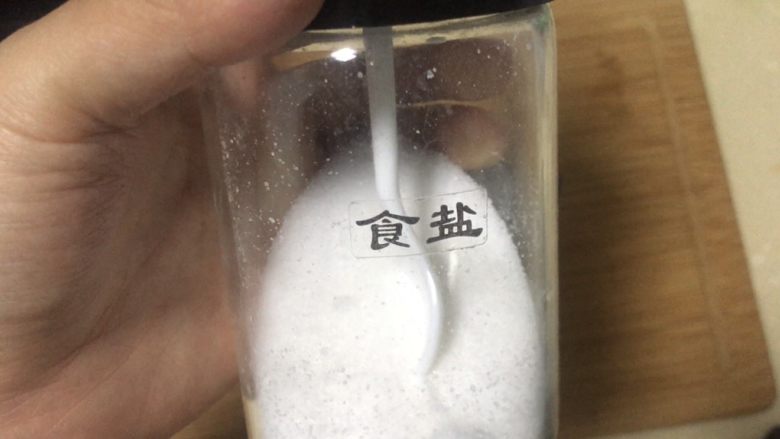 豆皮金针菇卷,少盐一点点约1g