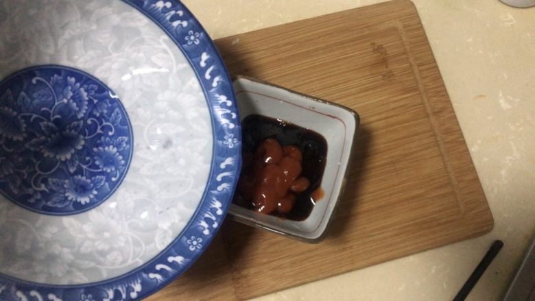 豆皮金针菇卷,清水少许