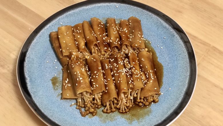 豆皮金针菇卷,可以吃啦
