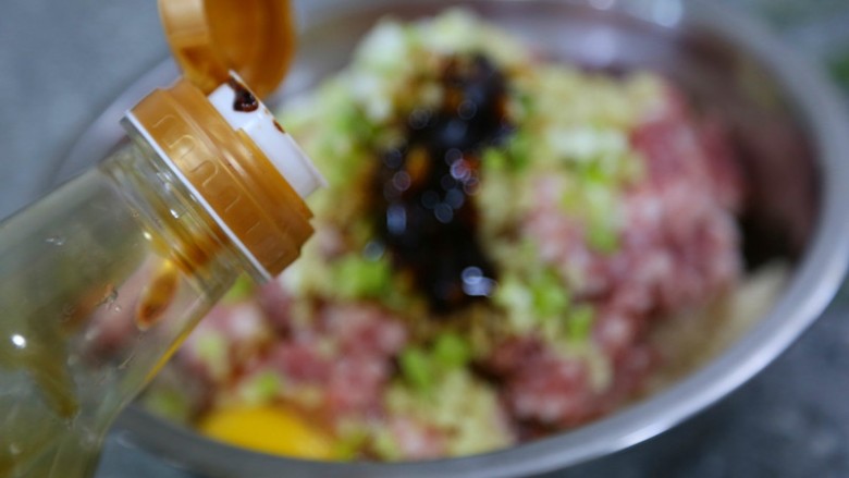 莲藕肉丸,一勺<a style='color:red;display:inline-block;' href='/shicai/ 788'>生抽</a>