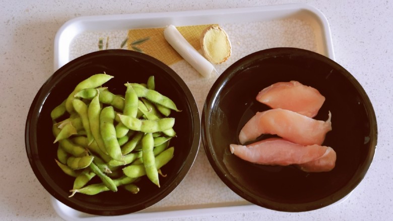 毛豆炒鸡丁,食材准备好