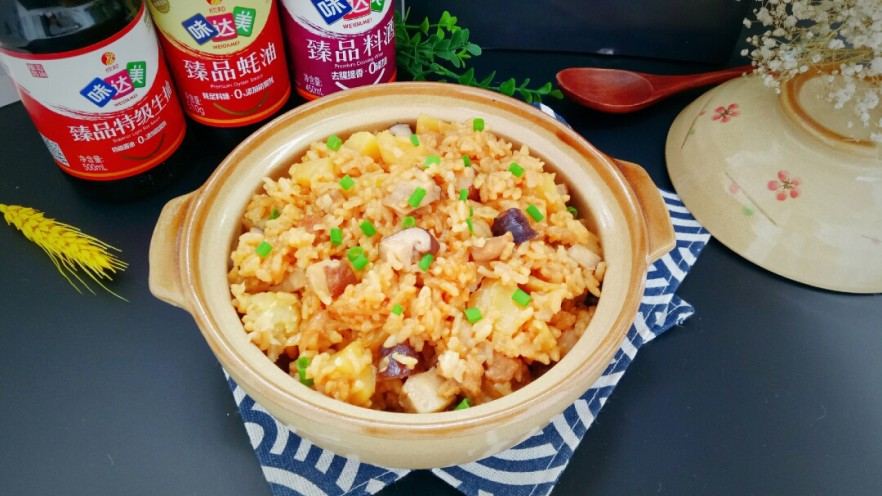 香菇滑鸡煲仔饭