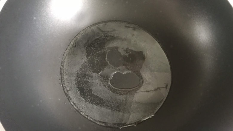酱鸭腿,起锅热油