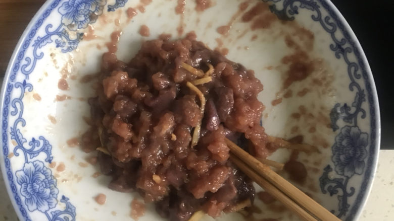 猪肝瘦肉粥,拌均匀腌制半小时左右