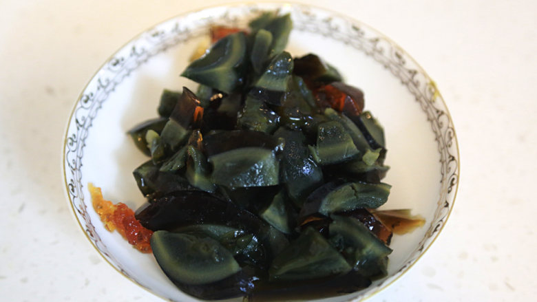 猪肝瘦肉粥,<a style='color:red;display:inline-block;' href='/shicai/ 14'>皮蛋</a>切碎;