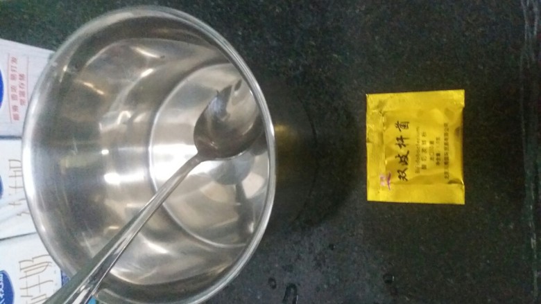 自制酸奶,准备好了就开始了。