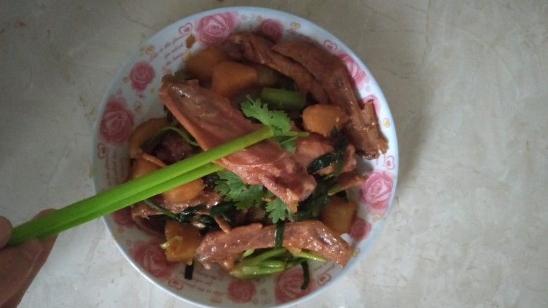 鸭翅炖土豆,好美味,开吃了
