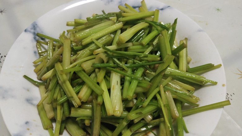 芹菜两吃(清炒芹菜vs凉拌芹菜叶),可以了就出锅