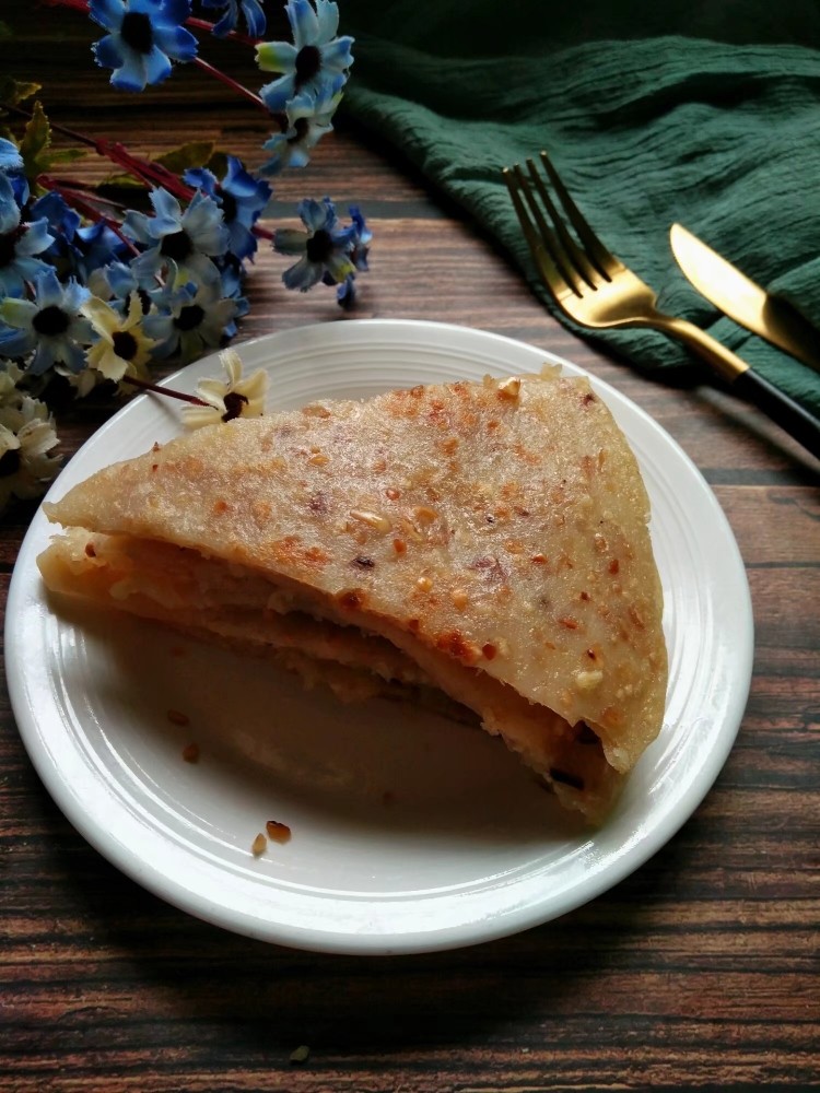 花生脆面粉饼,用刀切成块状