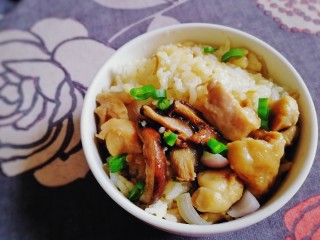 香菇滑鸡煲仔饭