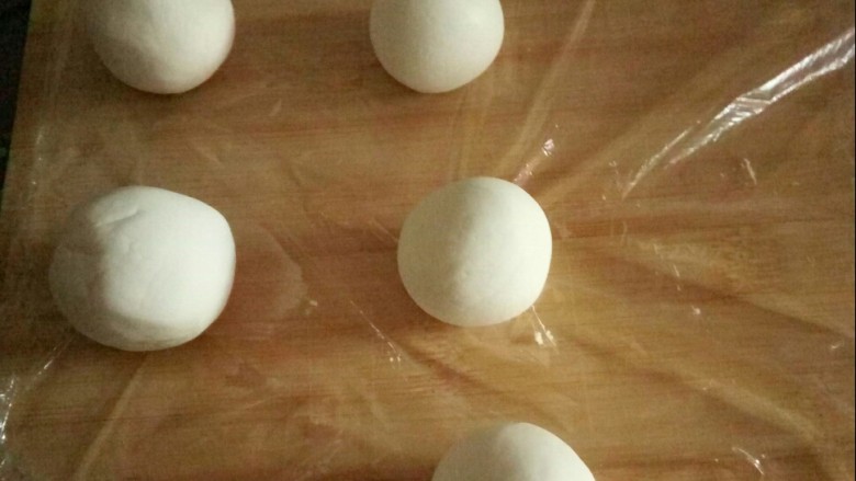 糯米紫薯糕,分小份，搓圆。